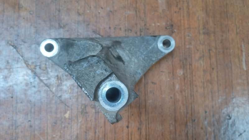 Кронштейн двигателя правый Subaru Legacy 2009-2012 EJ 2.5 30450AA000 контрактная