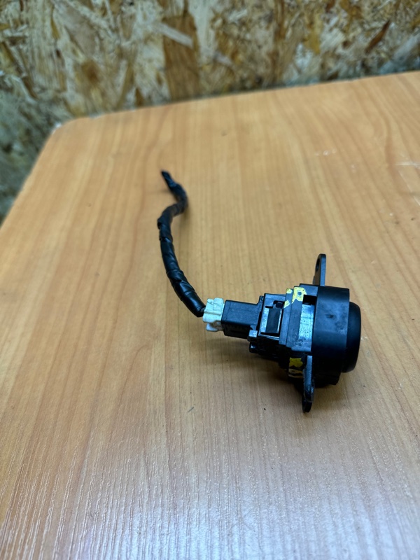 Кнопка аварийной сигнализации Navara 2005-2015 (D40) 2.5 YD25DDTi