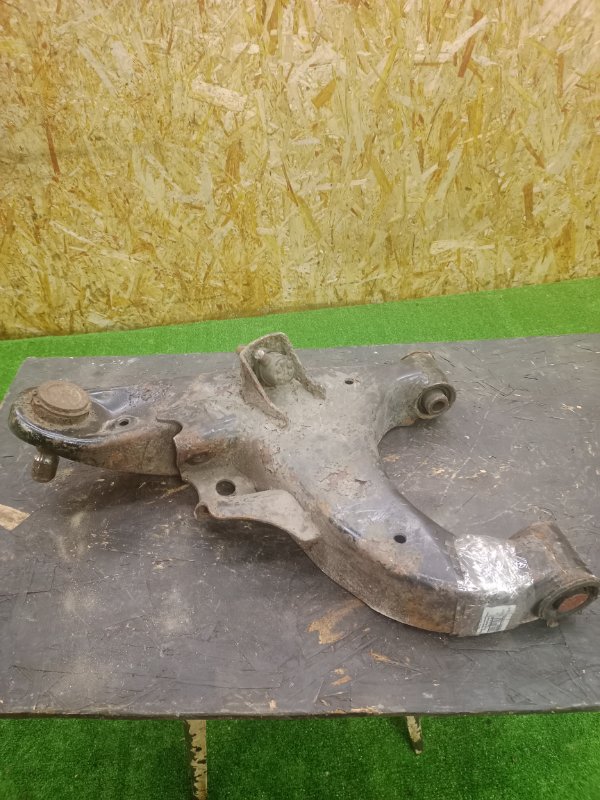 Рычаг подвески нижний задний левый Nissan Pathfinder R51