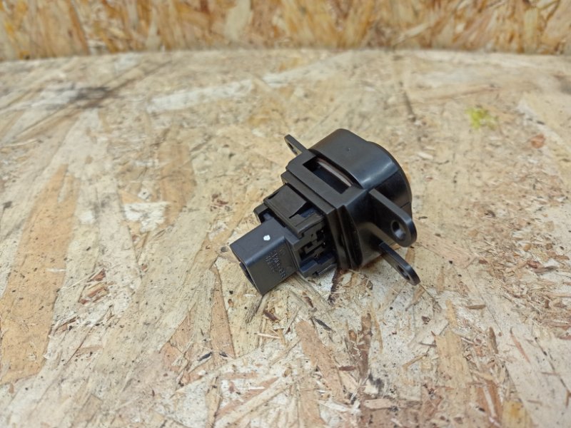 Кнопка аварийной сигнализации Nissan Navara D40 2.5 YD25DDTI