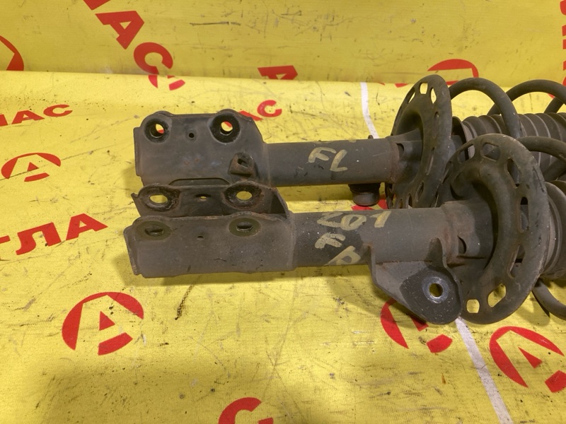 Стойка передняя HONDA Fit GD1 L13A