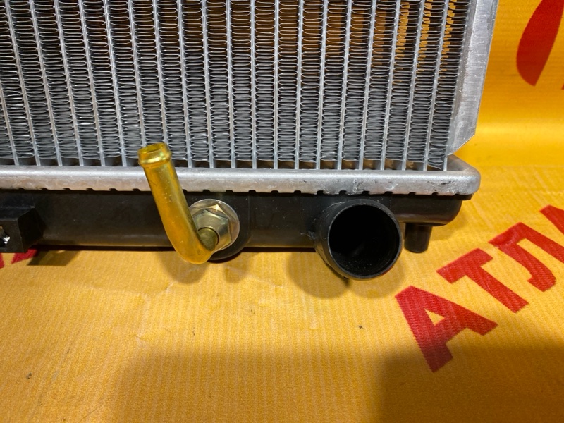 Радиатор охлаждения двигателя Fit GD1 L13A Радиатор охлаждения двигателя Fit GD1 L13A