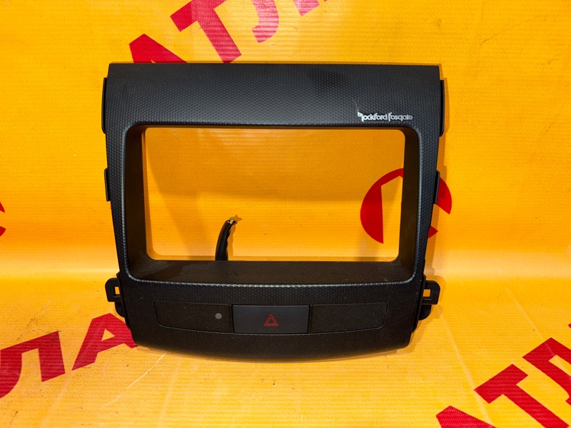 Консоль магнитофона MITSUBISHI Outlander 2008 CW5W 4B12 контрактная