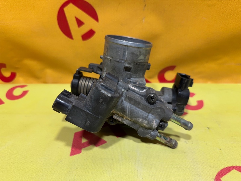 Дроссельная заслонка TOYOTA Funcargo 2002 NCP20 2NZ-FE 22210-21010 контрактная