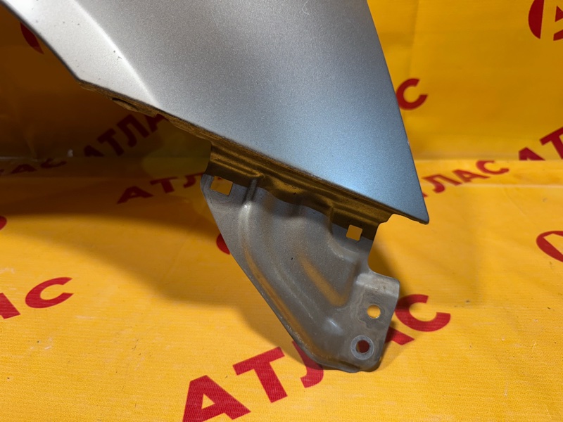 Крыло переднее правое Stream 2002 RN1 D17A Крыло переднее правое Stream 2002 RN1 D17A