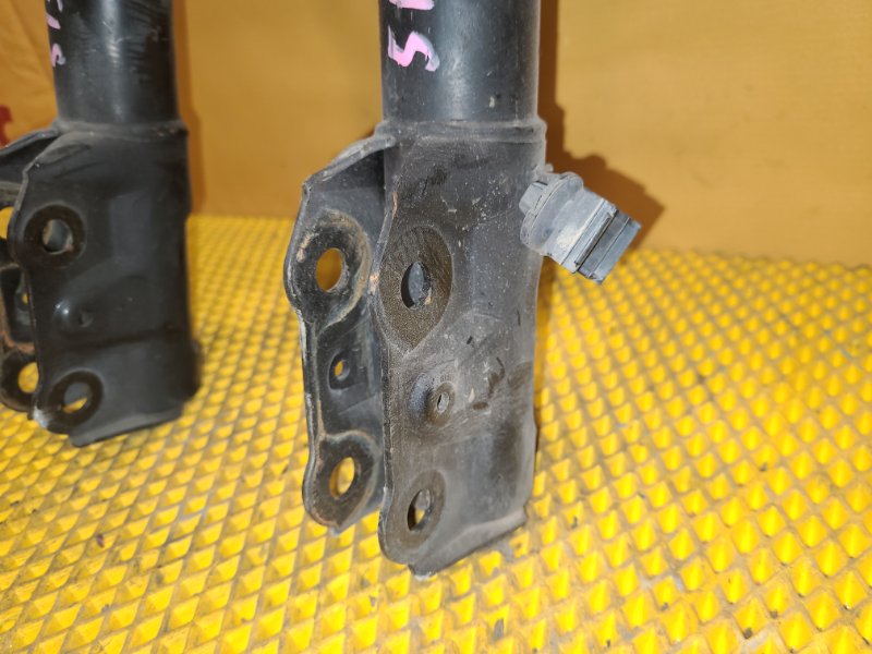 Стойка передняя Fit 2002 GD1 L13A