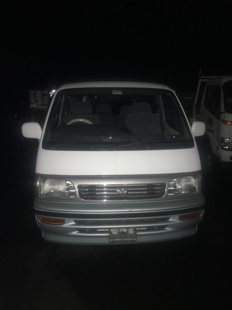 Лобовое стекло Toyota Hiace KZH106W 1KZTE