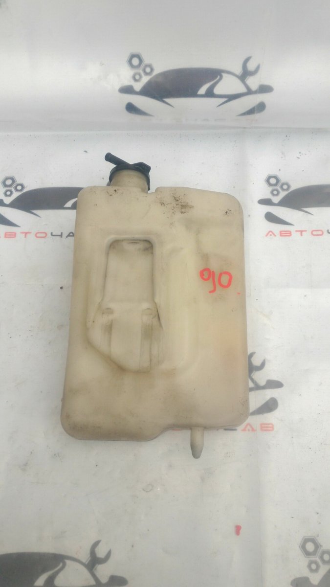 Бачок расширительный Toyota Hilux Surf RZN185 3RZFE 1996 Бачок расширительный Toyota Hilux Surf RZN185 3RZFE 1996