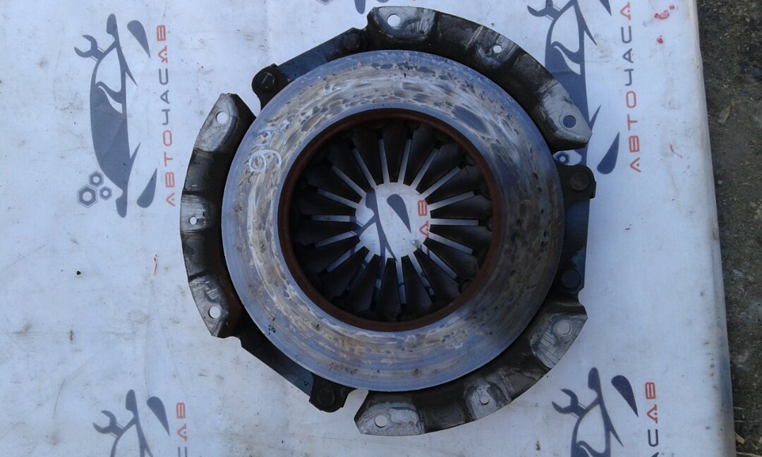 Корзина сцепления Nissan Atlas P8F23 TD27 Корзина сцепления Nissan Atlas P8F23 TD27