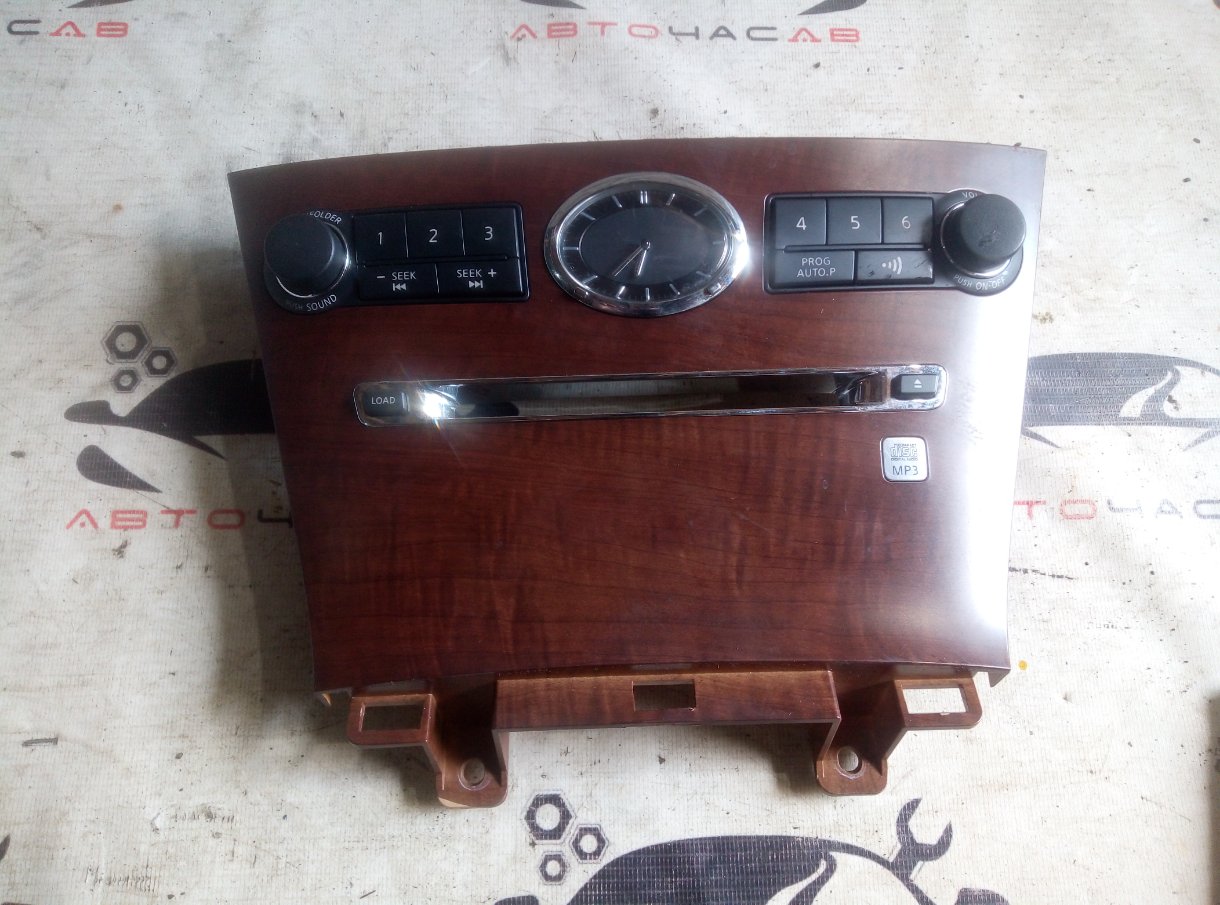Консоль магнитофона Nissan Fuga GY50 VK45DE Консоль магнитофона Nissan Fuga GY50 VK45DE
