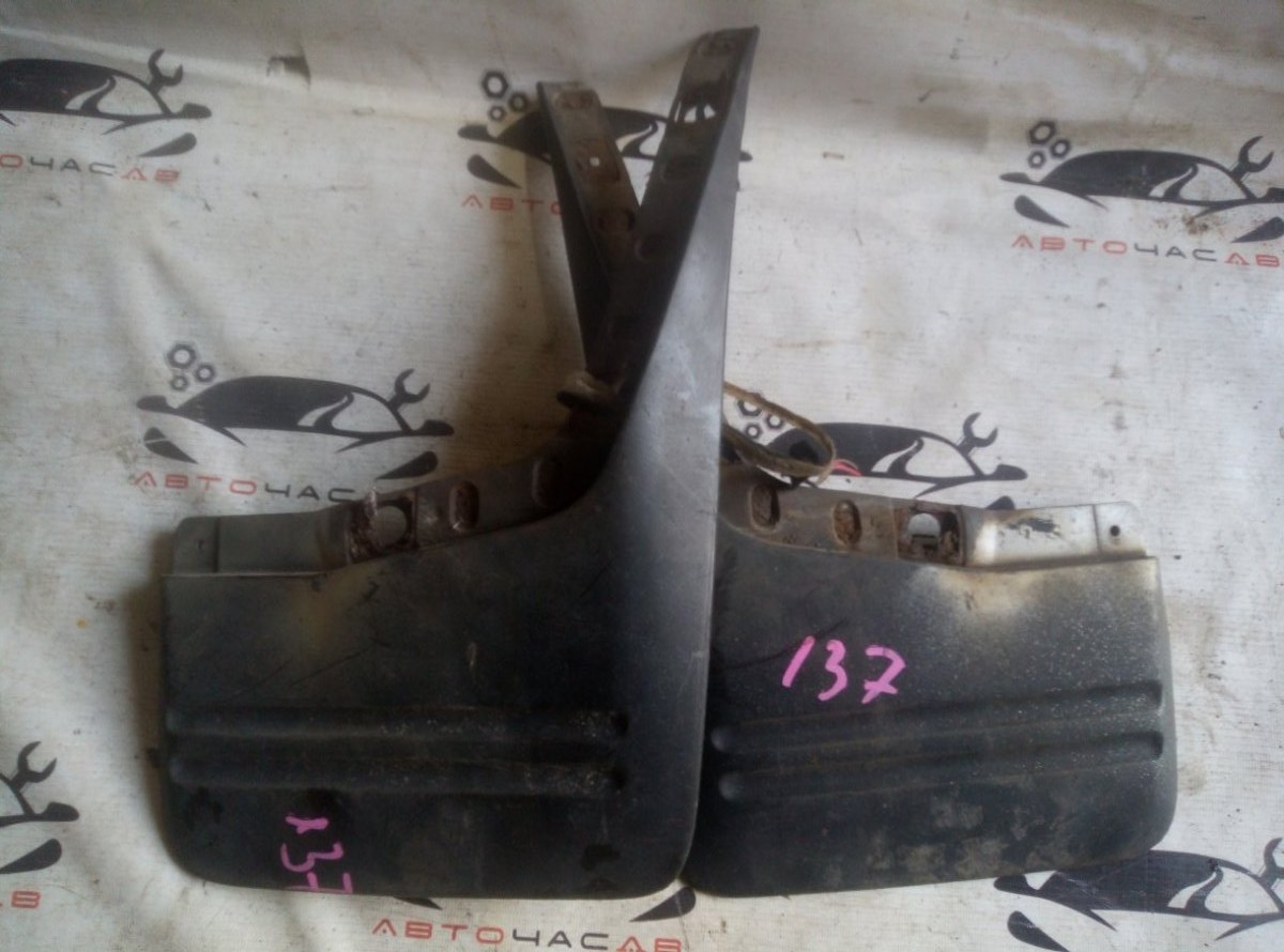 Брызговик Mitsubishi Pajero Io H76W 4G93 2005 передний правый Брызговик Mitsubishi Pajero Io H76W 4G93 2005 передний правый