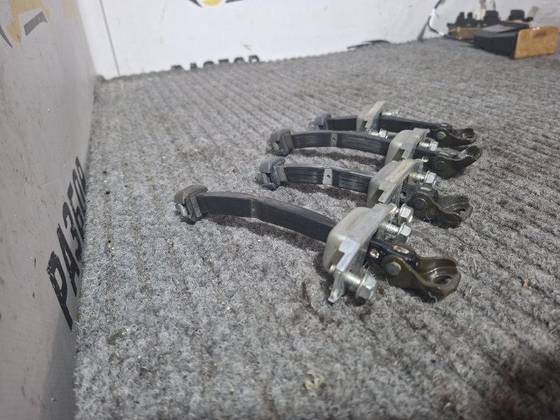 Ограничители двери Camry 2006 ACV40 2AZFE