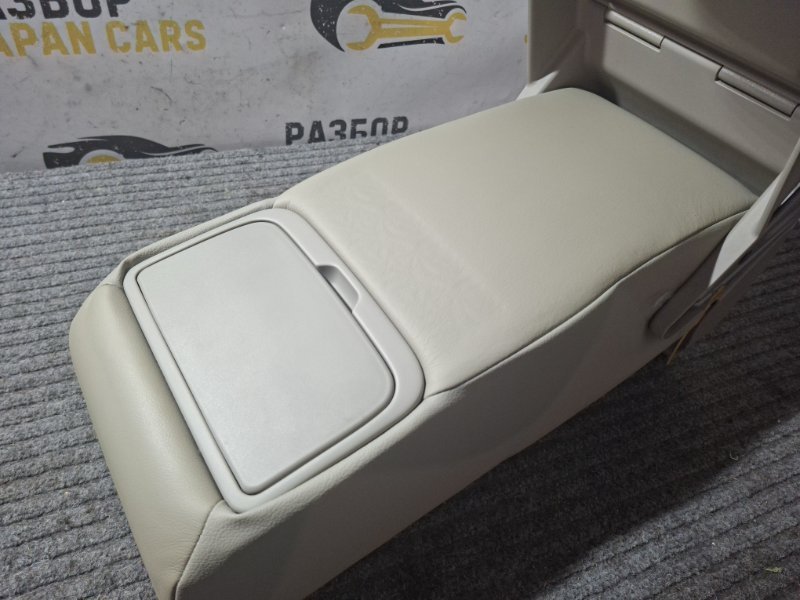 Подлокотник задний Camry 2006 ACV40 2AZFE
