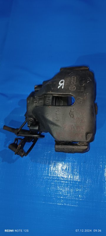 Суппорт тормозной передний правый AUDI A4 2002 B6 AVJ 4F0615124 контрактная