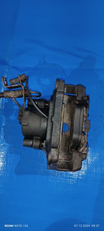 Суппорт тормозной передний правый A4 2002 B6 AVJ
