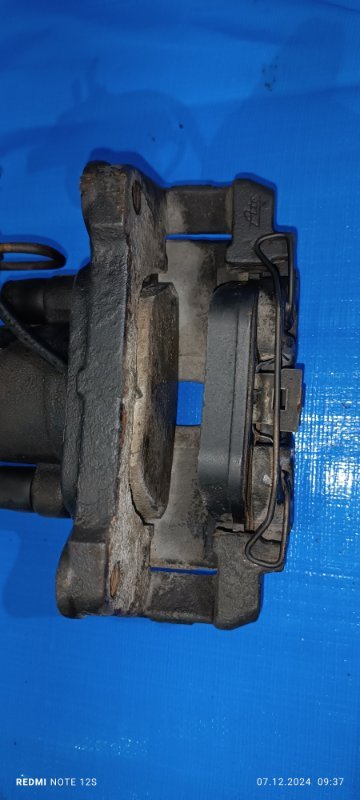 Суппорт тормозной передний правый A4 2002 B6 AVJ