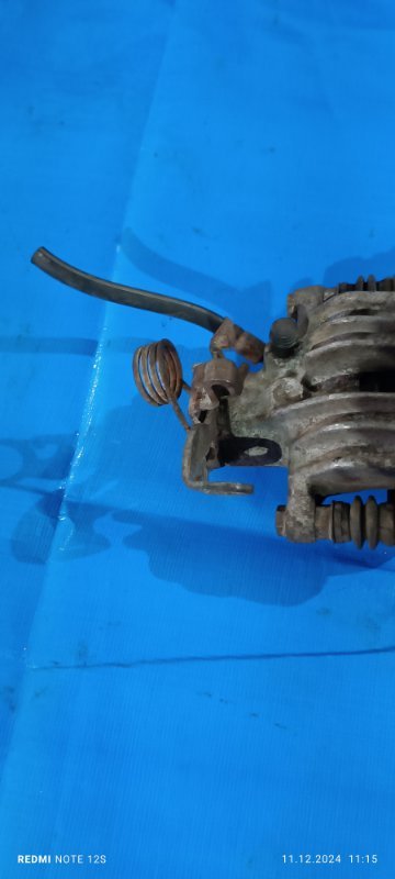 Суппорт тормозной задний правый A4 2002 B6 AVJ