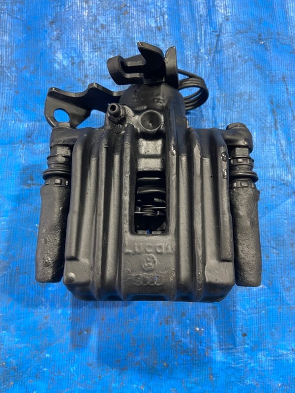 Суппорт тормозной задний левый Passat 2003 B5 AWM