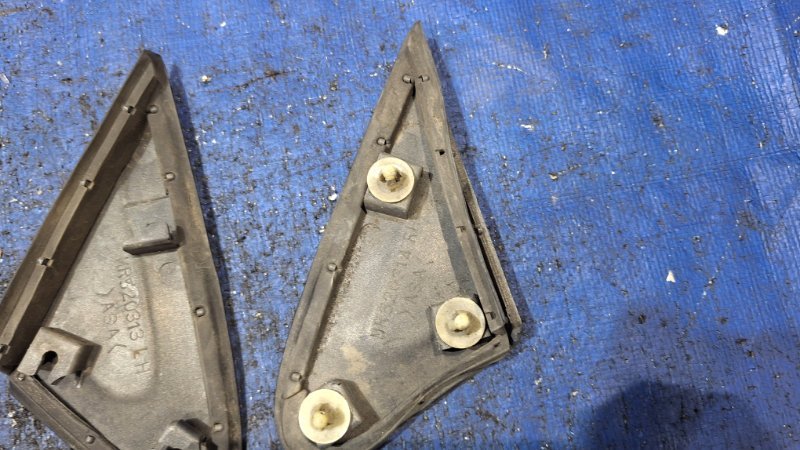 Накладка крепления зеркала передняя MITSUBISHI Lancer Cedia 9 4G15