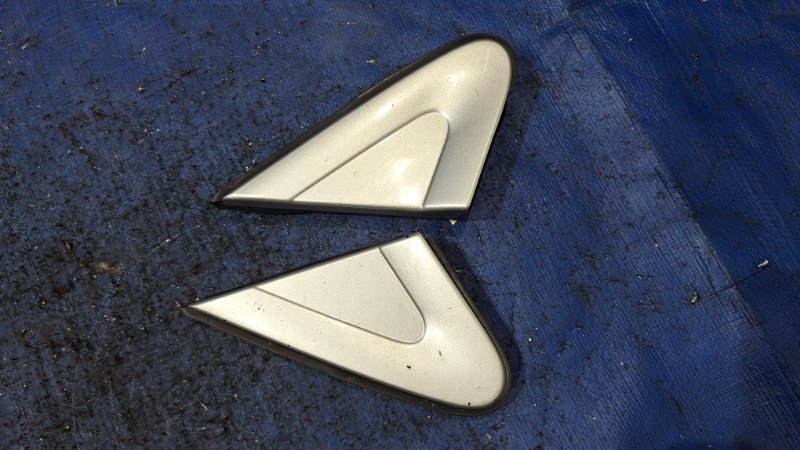 Накладка крепления зеркала передняя Lancer Cedia 2001 9 4G15