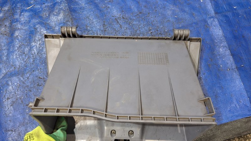 Бардачок передний Lancer Cedia 2001 9 4G15