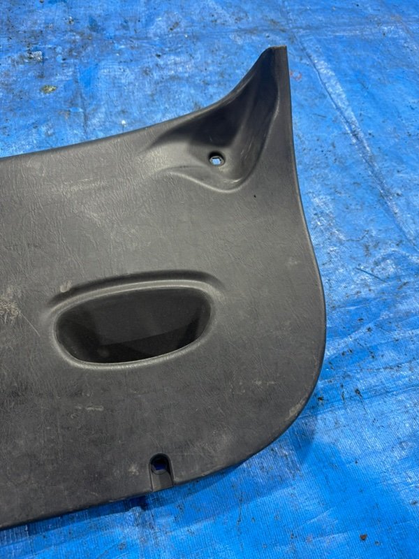 Обшивка багажника задняя Ford Focus MK1 CDDA