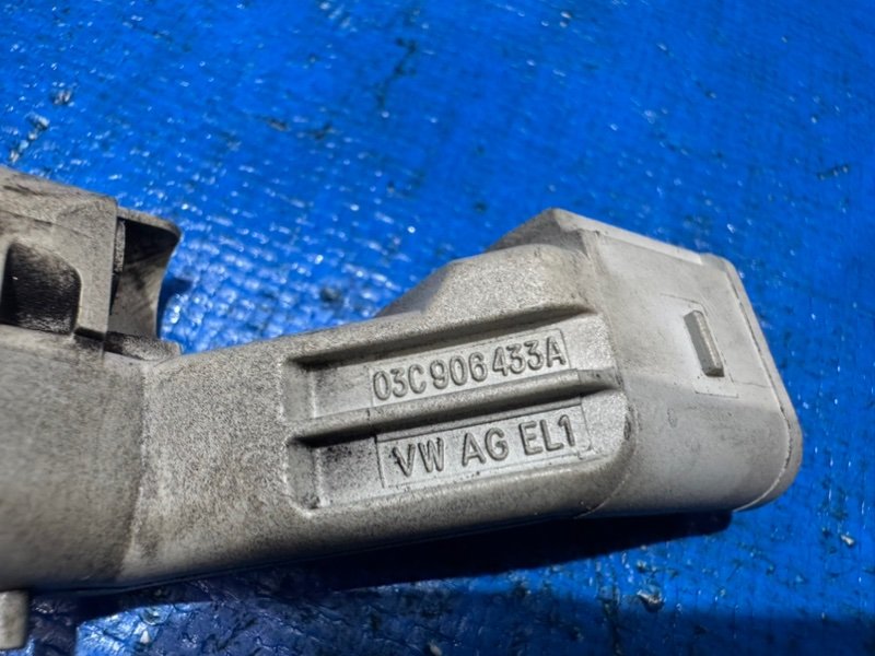 Датчик положения коленвала Volkswagen Golf DBA CAV