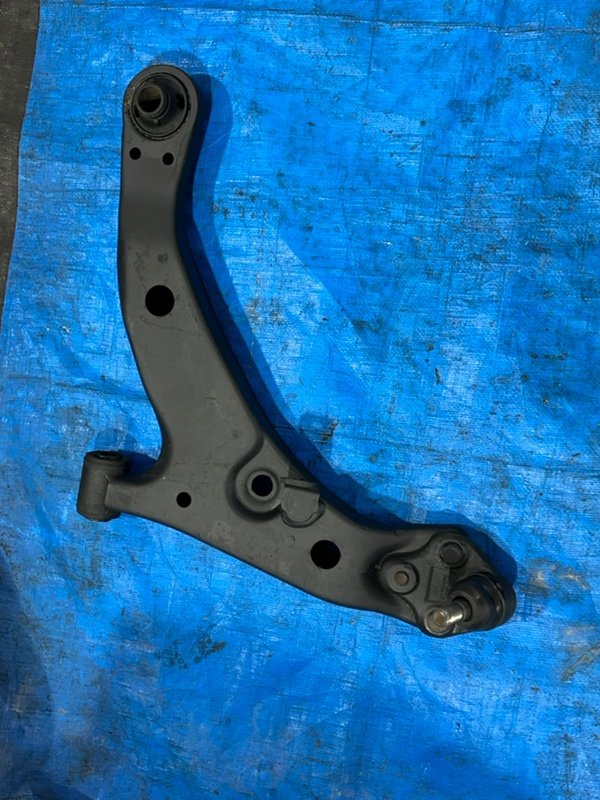 Рычаг подвески нижний передний левый Corolla 1998 AE100 5A-FE Рычаг подвески нижний передний левый Corolla 1998 AE100 5A-FE