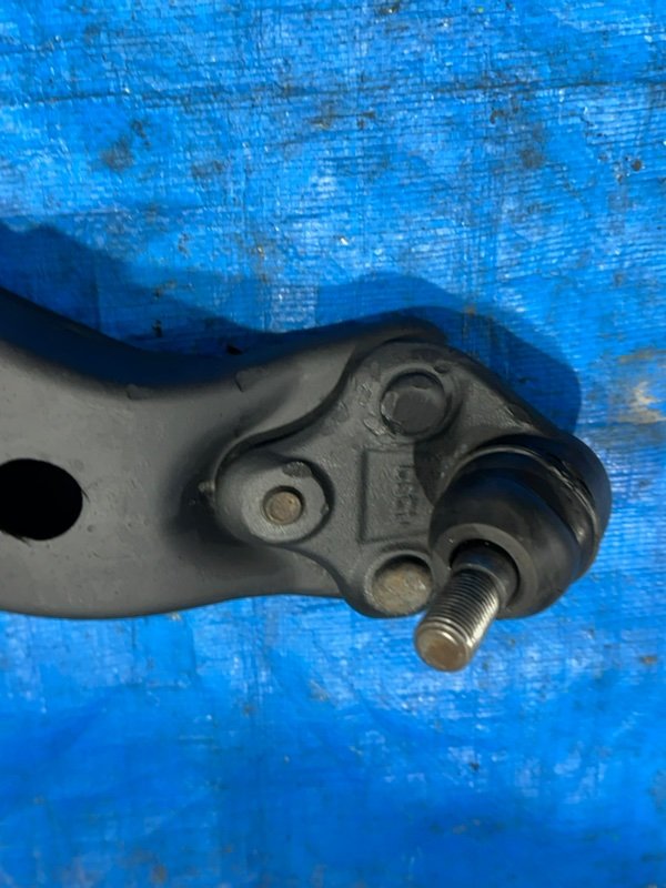 Рычаг подвески нижний передний левый Corolla 1998 AE100 5A-FE Рычаг подвески нижний передний левый Corolla 1998 AE100 5A-FE