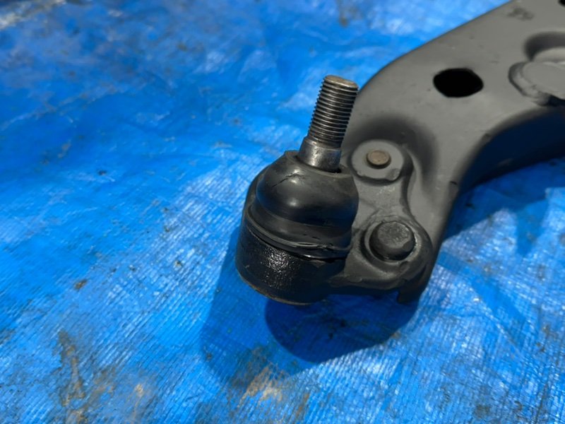 Рычаг подвески нижний передний левый Corolla 1998 AE100 5A-FE Рычаг подвески нижний передний левый Corolla 1998 AE100 5A-FE