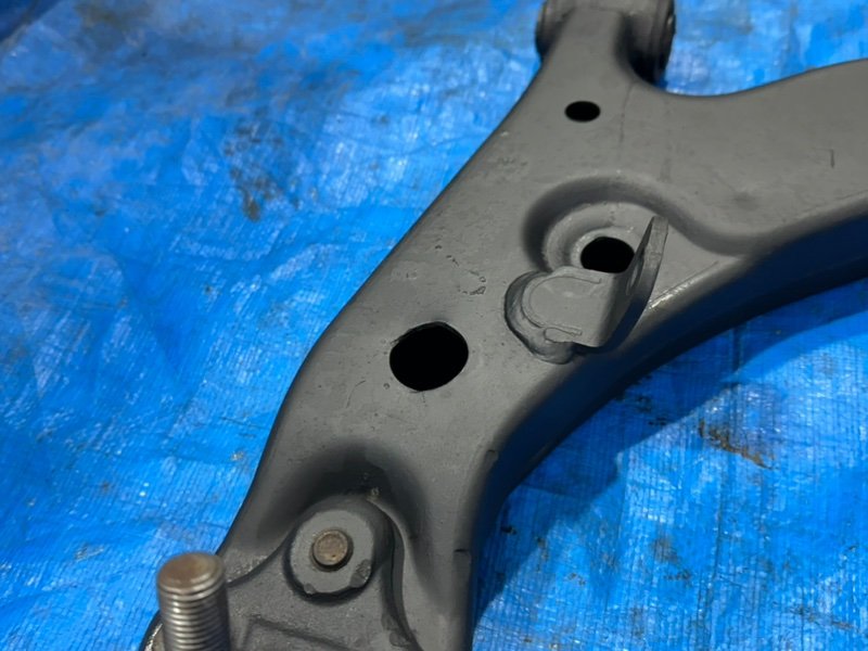 Рычаг подвески нижний передний левый Corolla 1998 AE100 5A-FE Рычаг подвески нижний передний левый Corolla 1998 AE100 5A-FE