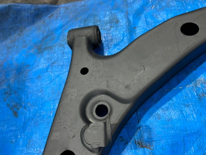 Рычаг подвески нижний передний левый Corolla 1998 AE100 5A-FE Рычаг подвески нижний передний левый Corolla 1998 AE100 5A-FE