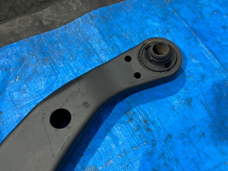 Рычаг подвески нижний передний левый Corolla 1998 AE100 5A-FE Рычаг подвески нижний передний левый Corolla 1998 AE100 5A-FE