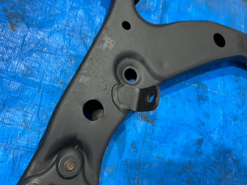 Рычаг подвески нижний передний левый Corolla 1998 AE100 5A-FE Рычаг подвески нижний передний левый Corolla 1998 AE100 5A-FE