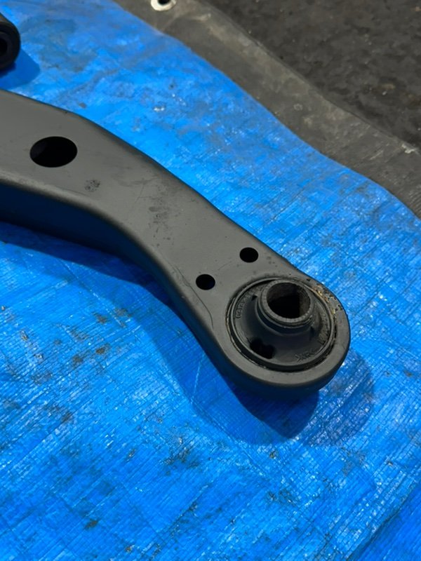 Рычаг подвески нижний передний левый Corolla 1998 AE100 5A-FE Рычаг подвески нижний передний левый Corolla 1998 AE100 5A-FE