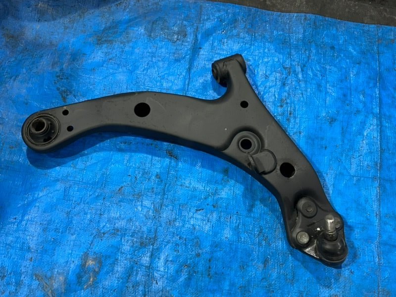 Запчасть рычаг подвески нижний передний правый Toyota Corolla 1998 AE100 5A-FE 4806812191 контрактная Рычаг подвески нижний передний правый Toyota Corolla 1998 AE100 5A-FE 4806812191 контрактная