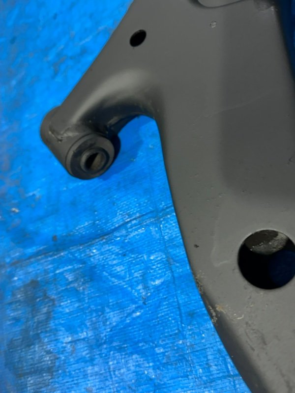 Рычаг подвески нижний передний правый Corolla 1998 AE100 5A-FE Рычаг подвески нижний передний правый Corolla 1998 AE100 5A-FE