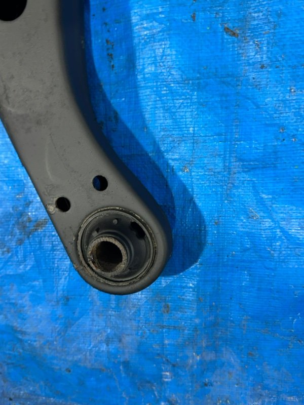 Рычаг подвески нижний передний правый Corolla 1998 AE100 5A-FE Рычаг подвески нижний передний правый Corolla 1998 AE100 5A-FE