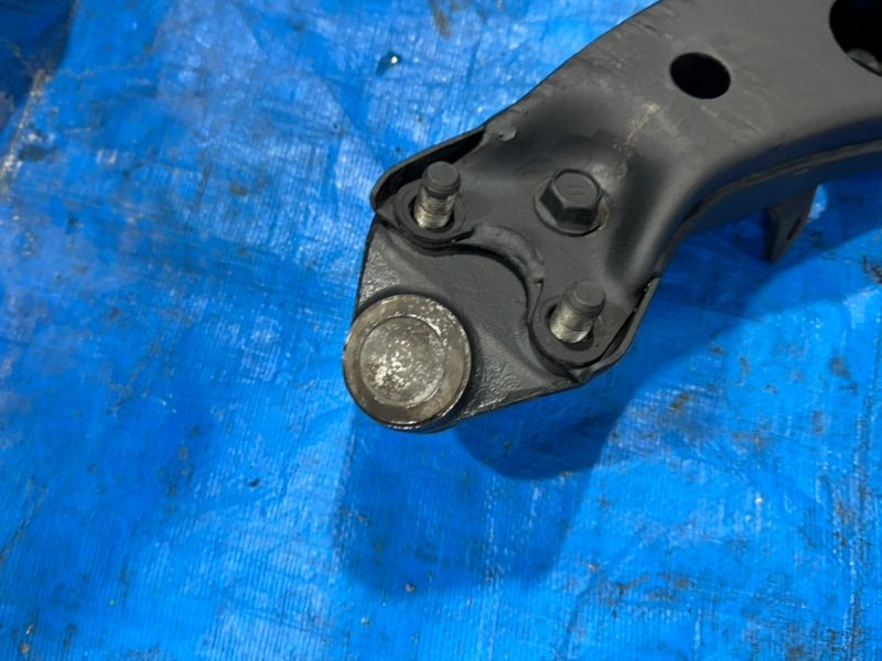 Рычаг подвески нижний передний правый Corolla 1998 AE100 5A-FE Рычаг подвески нижний передний правый Corolla 1998 AE100 5A-FE