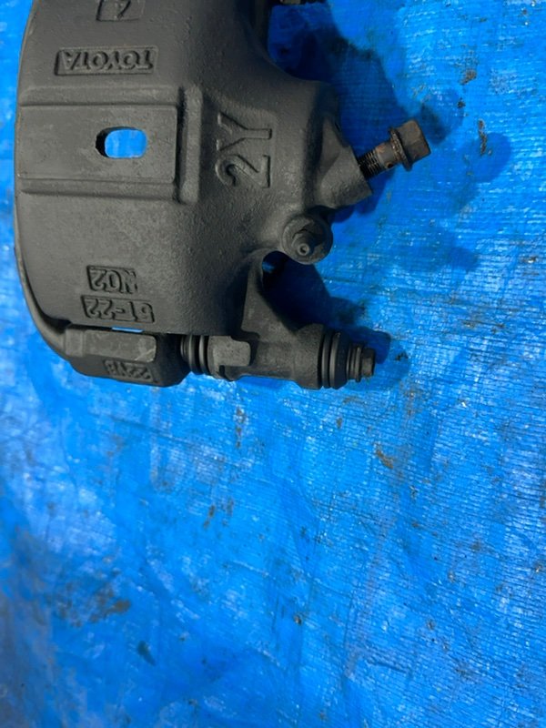 Суппорт тормозной передний левый Corolla 1998 AE100 5A-FE