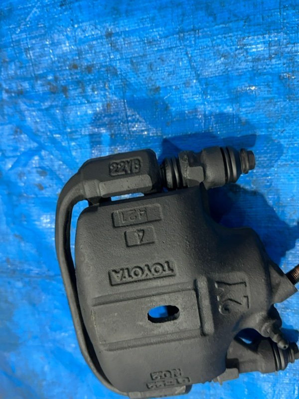 Суппорт тормозной передний левый Toyota Corolla AE100 5A-FE