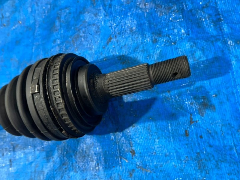 Привод передний правый Corolla 1998 AE100 5A-FE