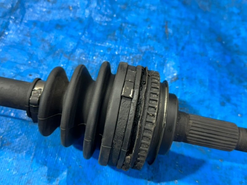 Привод передний правый Corolla 1998 AE100 5A-FE