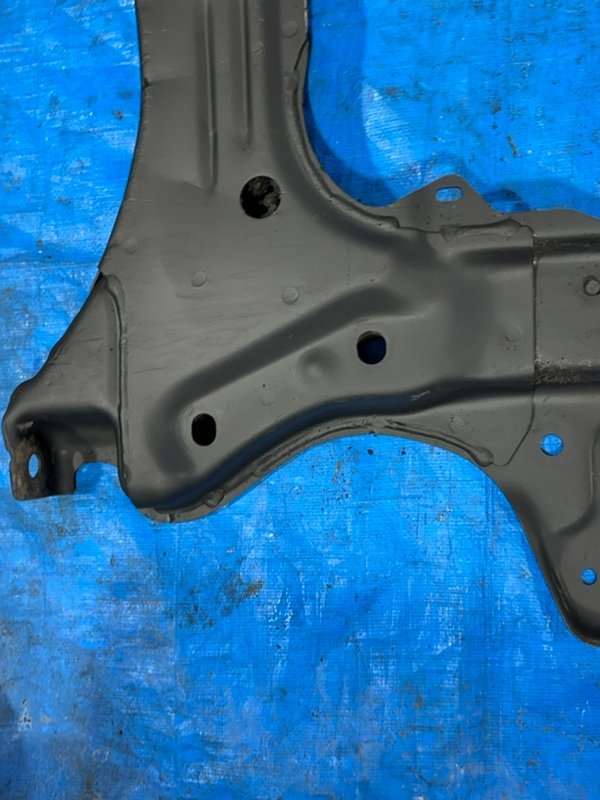 Подрамник двигателя Toyota Corolla AE100 5A-FE Подрамник двигателя Toyota Corolla AE100 5A-FE