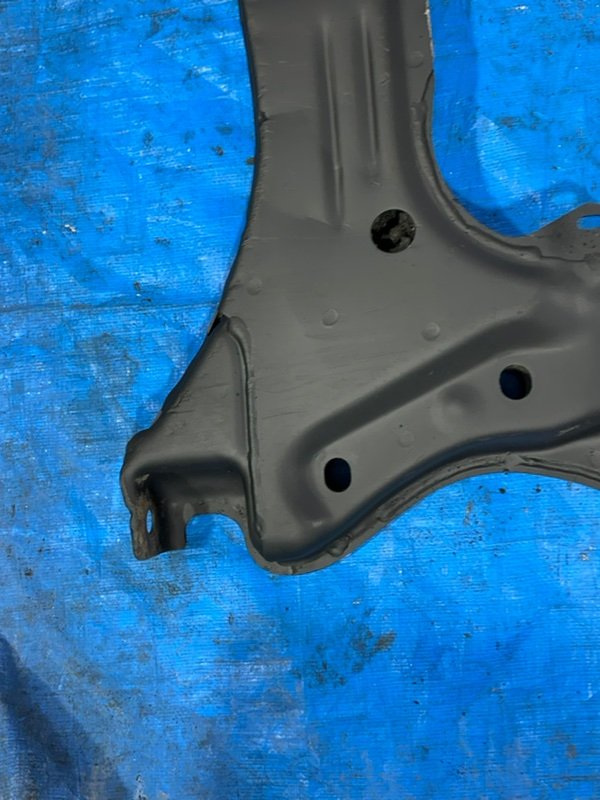 Подрамник двигателя Corolla 1998 AE100 5A-FE Подрамник двигателя Corolla 1998 AE100 5A-FE