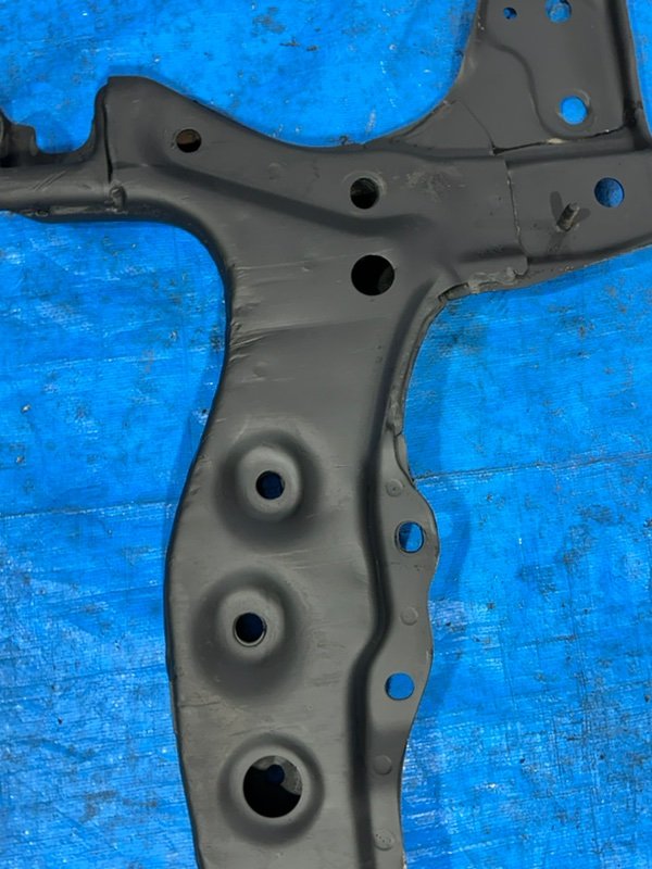 Подрамник двигателя Corolla 1998 AE100 5A-FE Подрамник двигателя Corolla 1998 AE100 5A-FE