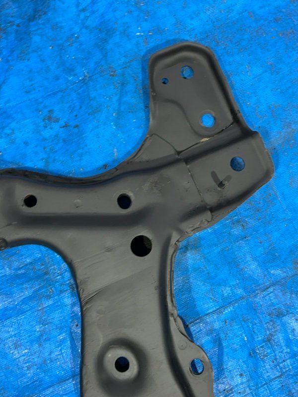 Подрамник двигателя Corolla 1998 AE100 5A-FE Подрамник двигателя Corolla 1998 AE100 5A-FE