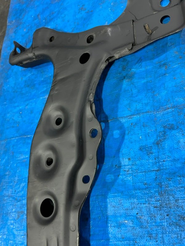 Подрамник двигателя Corolla 1998 AE100 5A-FE Подрамник двигателя Corolla 1998 AE100 5A-FE