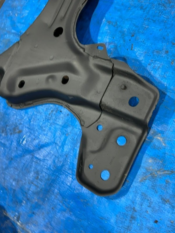 Подрамник двигателя Corolla 1998 AE100 5A-FE Подрамник двигателя Corolla 1998 AE100 5A-FE