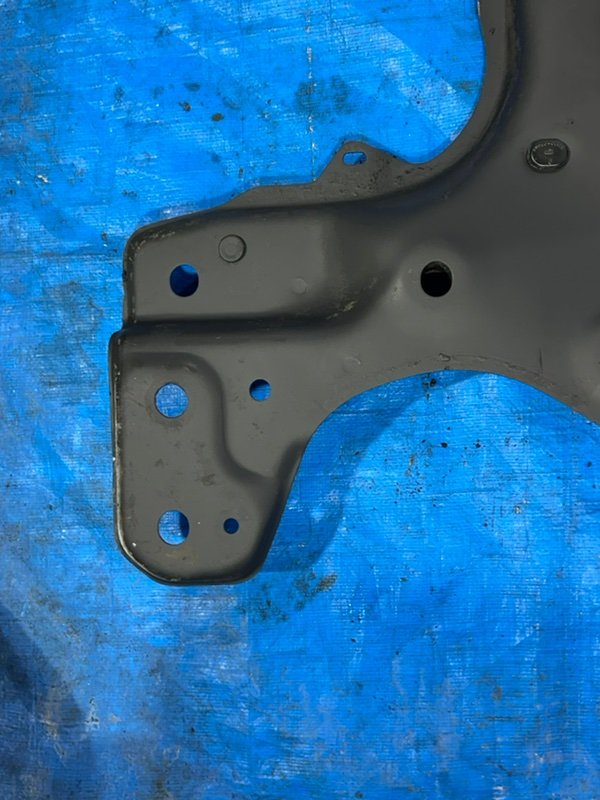 Подрамник двигателя Corolla 1998 AE100 5A-FE Подрамник двигателя Corolla 1998 AE100 5A-FE